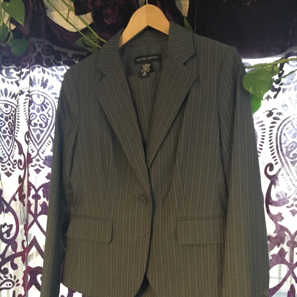 Women’s pants suit